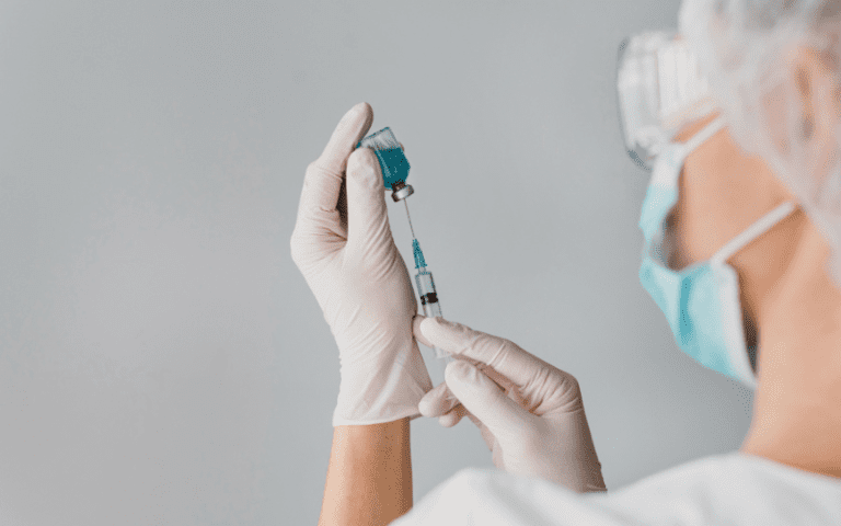 Farmácias querem lucrar com vacinas da Covid